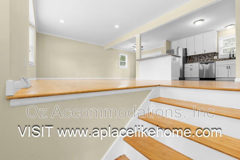 9514 Glenwood St property image