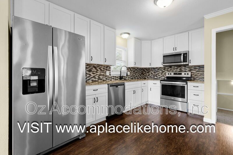 9514 Glenwood St property image