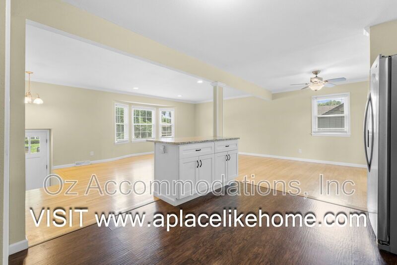 9514 Glenwood St property image