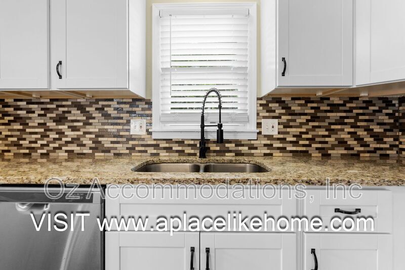 9514 Glenwood St property image