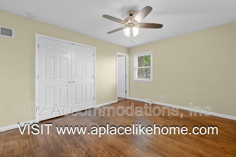 9514 Glenwood St property image