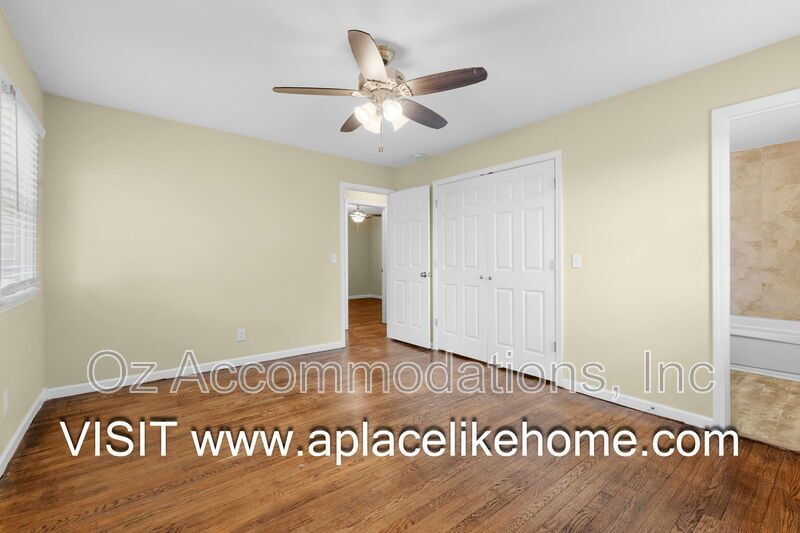 9514 Glenwood St property image