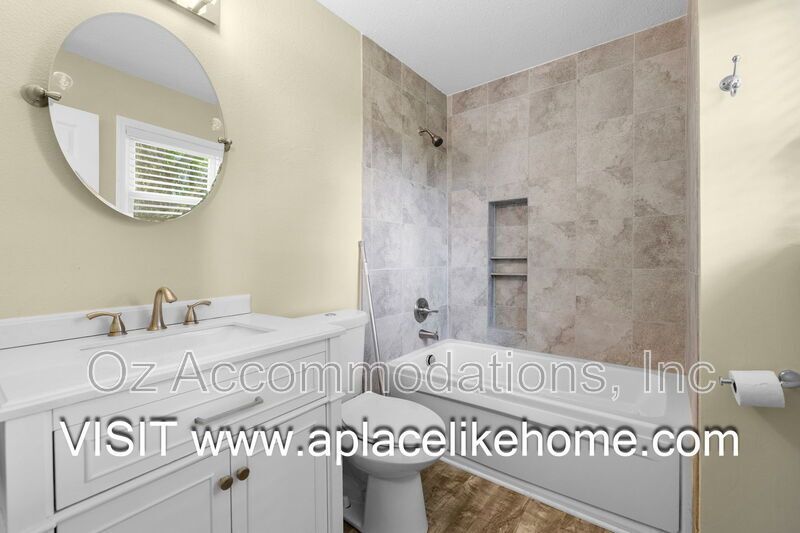 9514 Glenwood St property image