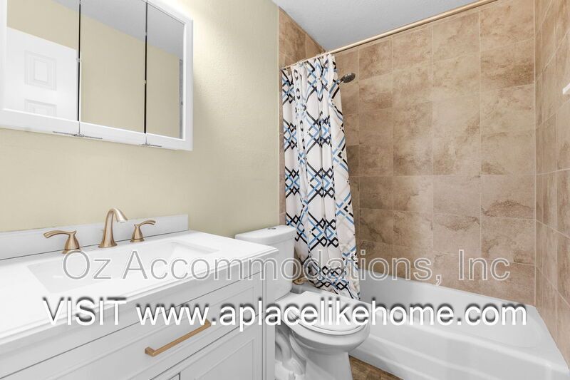 9514 Glenwood St property image