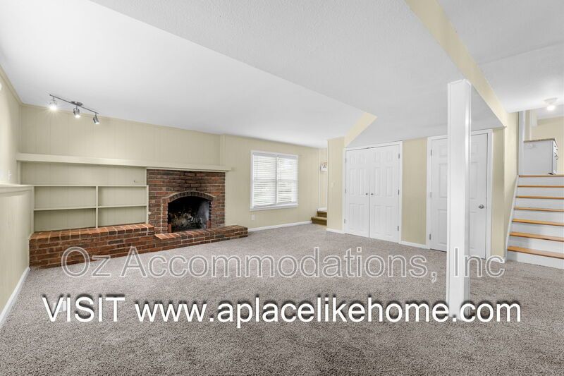 9514 Glenwood St property image