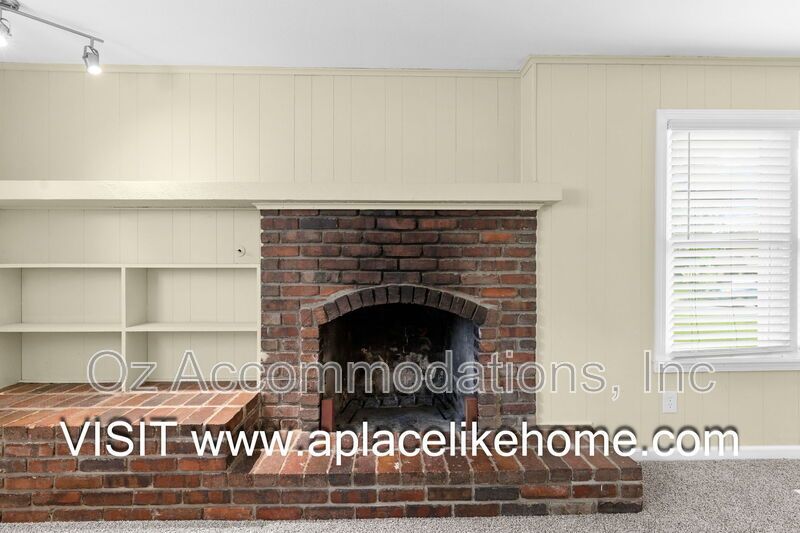 9514 Glenwood St property image