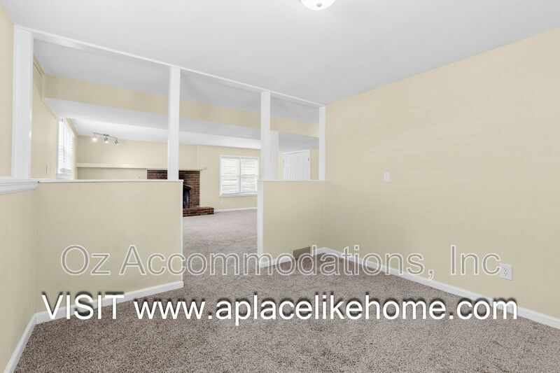 9514 Glenwood St property image