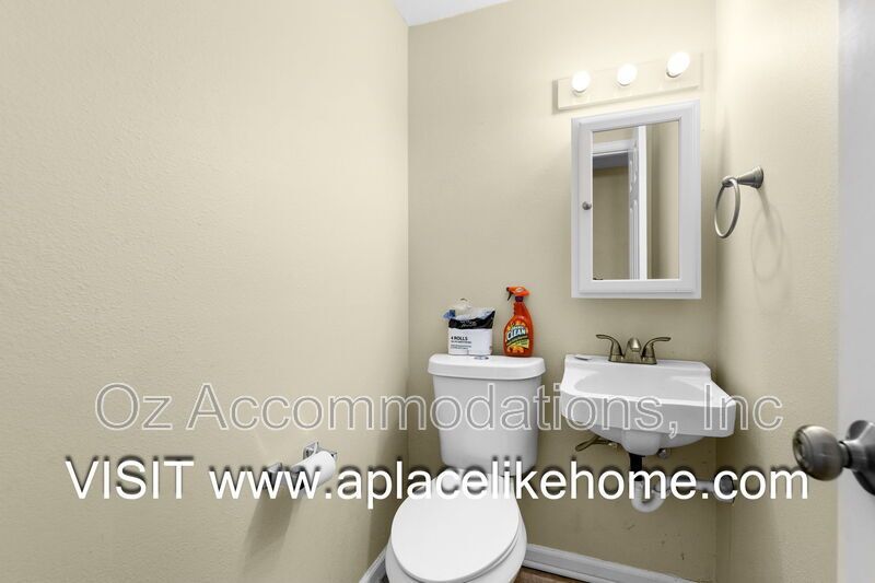 9514 Glenwood St property image