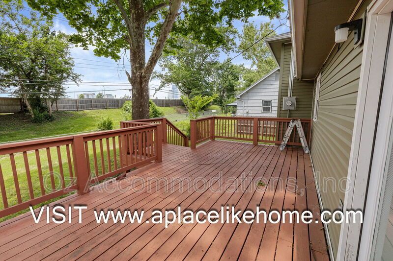 9514 Glenwood St property image