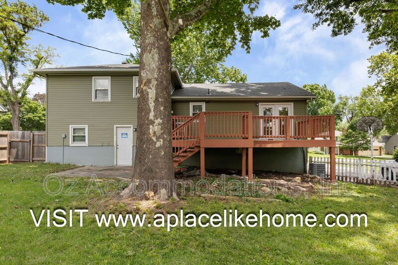 9514 Glenwood St property image