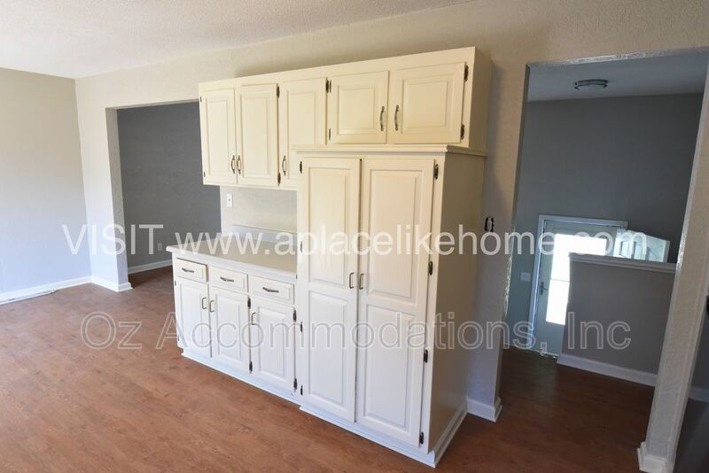 Available Now!! 1105 W Elm Ter Olathe, KS 66061 property image