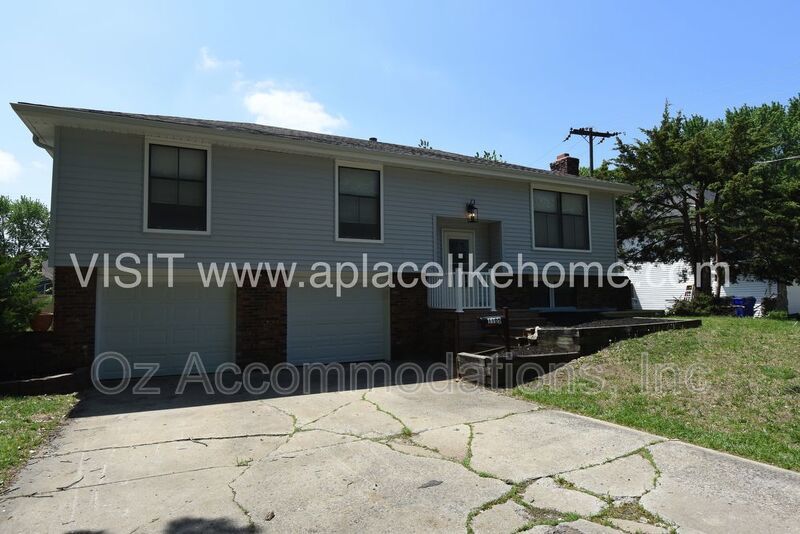 Available Now!! 1105 W Elm Ter Olathe, KS 66061 property image