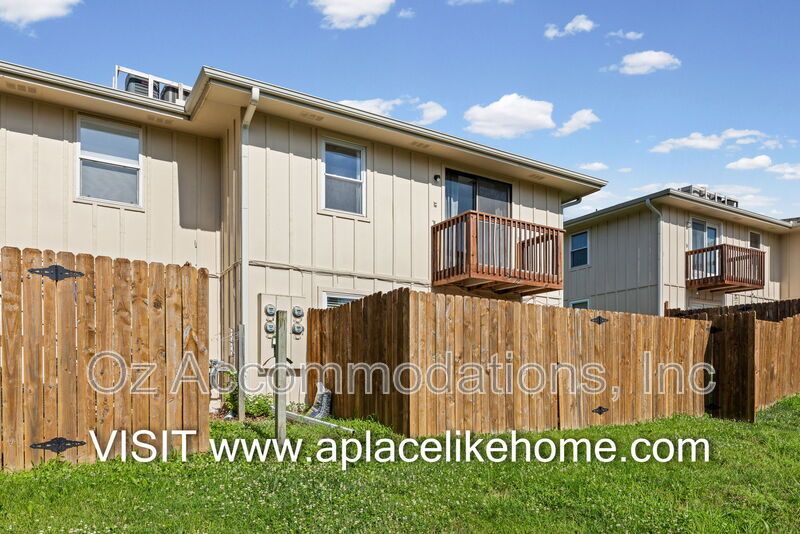 Charming 2-Bedroom Condo in the Park Hill School District! property image