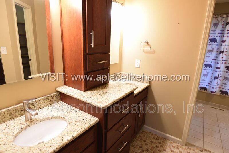 AVAILABLE NOW! 1140 SW Huntington Dr Blue Springs, MO 64015 property image