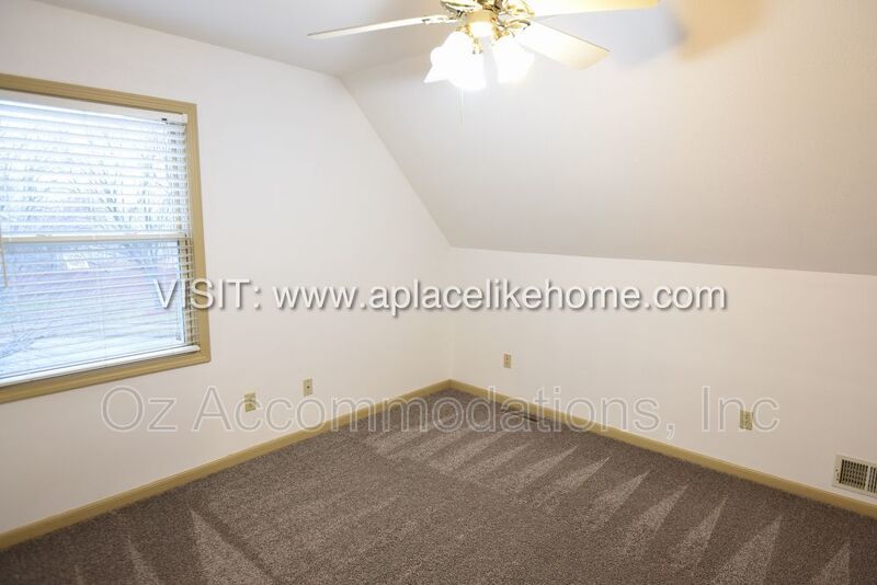 AVAILABLE NOW! 1140 SW Huntington Dr Blue Springs, MO 64015 property image