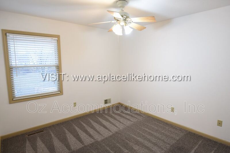 AVAILABLE NOW! 1140 SW Huntington Dr Blue Springs, MO 64015 property image