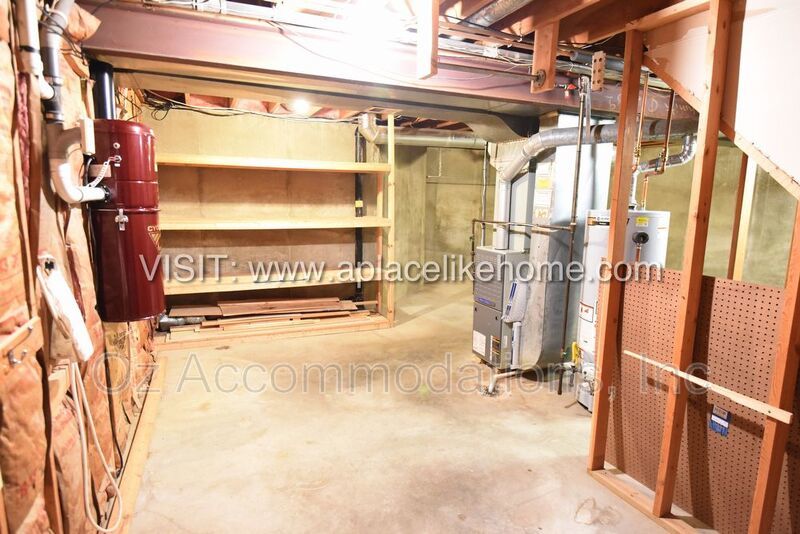 AVAILABLE NOW! 1140 SW Huntington Dr Blue Springs, MO 64015 property image