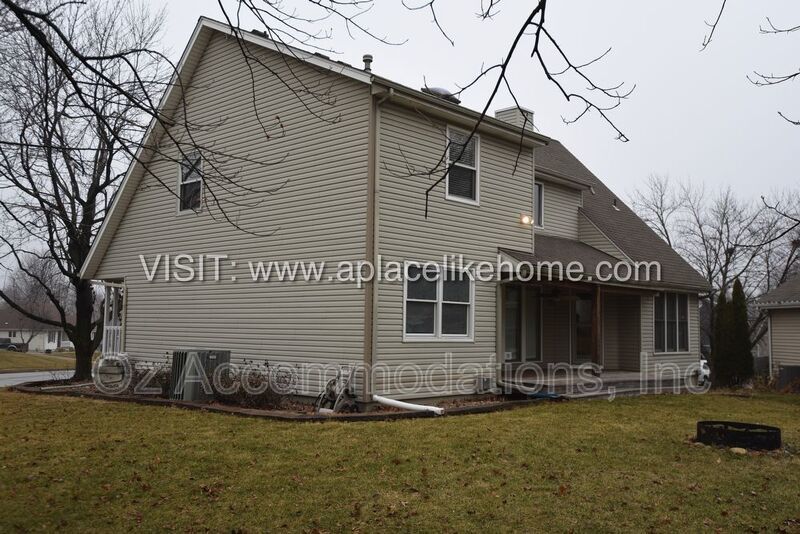 AVAILABLE NOW! 1140 SW Huntington Dr Blue Springs, MO 64015 property image