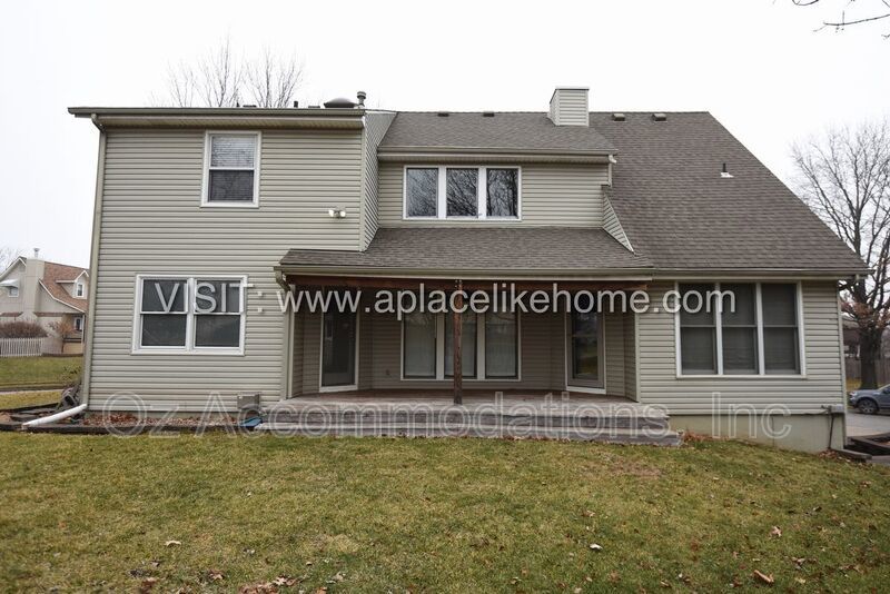 AVAILABLE NOW! 1140 SW Huntington Dr Blue Springs, MO 64015 property image