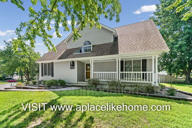 PRICE DROP! 1140 SW Huntington Dr Blue Springs, MO 64015 property image