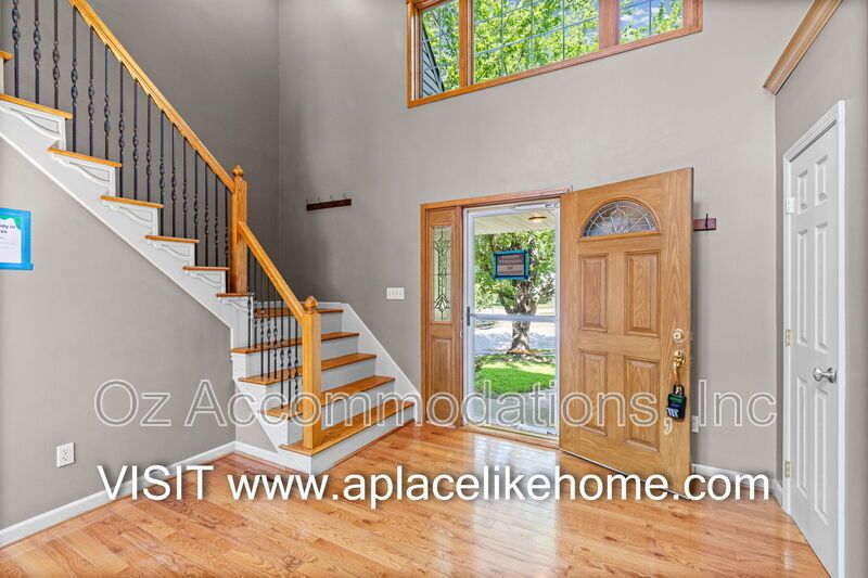 PRICE DROP! 1140 SW Huntington Dr Blue Springs, MO 64015 property image