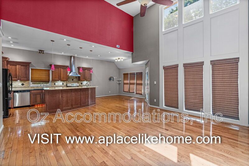 PRICE DROP! 1140 SW Huntington Dr Blue Springs, MO 64015 property image