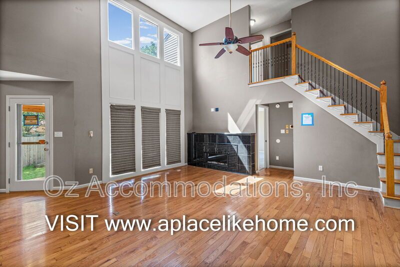 PRICE DROP! 1140 SW Huntington Dr Blue Springs, MO 64015 property image
