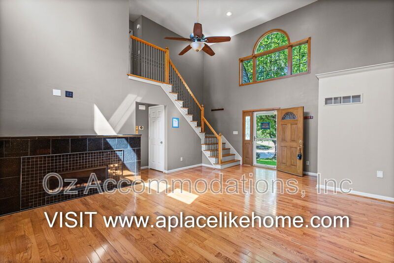 PRICE DROP! 1140 SW Huntington Dr Blue Springs, MO 64015 property image