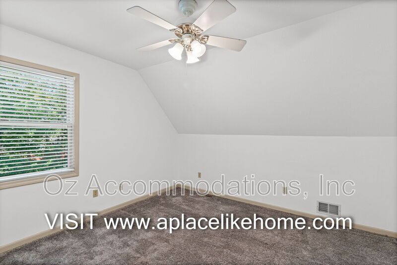 PRICE DROP! 1140 SW Huntington Dr Blue Springs, MO 64015 property image