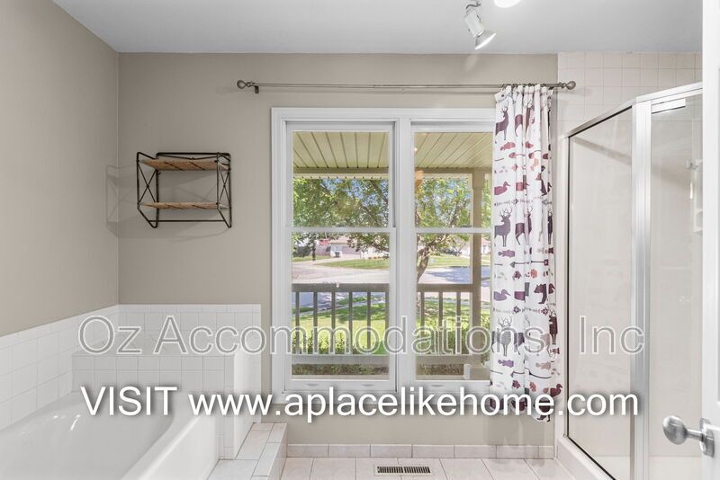 PRICE DROP! 1140 SW Huntington Dr Blue Springs, MO 64015 property image