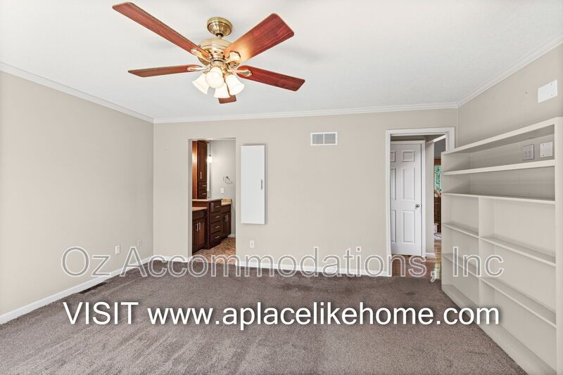 PRICE DROP! 1140 SW Huntington Dr Blue Springs, MO 64015 property image