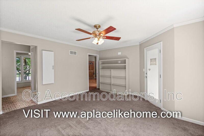 PRICE DROP! 1140 SW Huntington Dr Blue Springs, MO 64015 property image