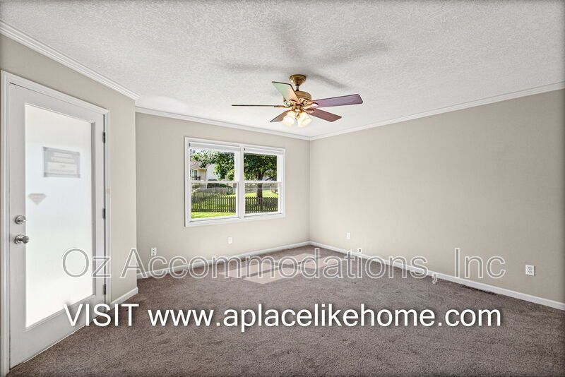 PRICE DROP! 1140 SW Huntington Dr Blue Springs, MO 64015 property image