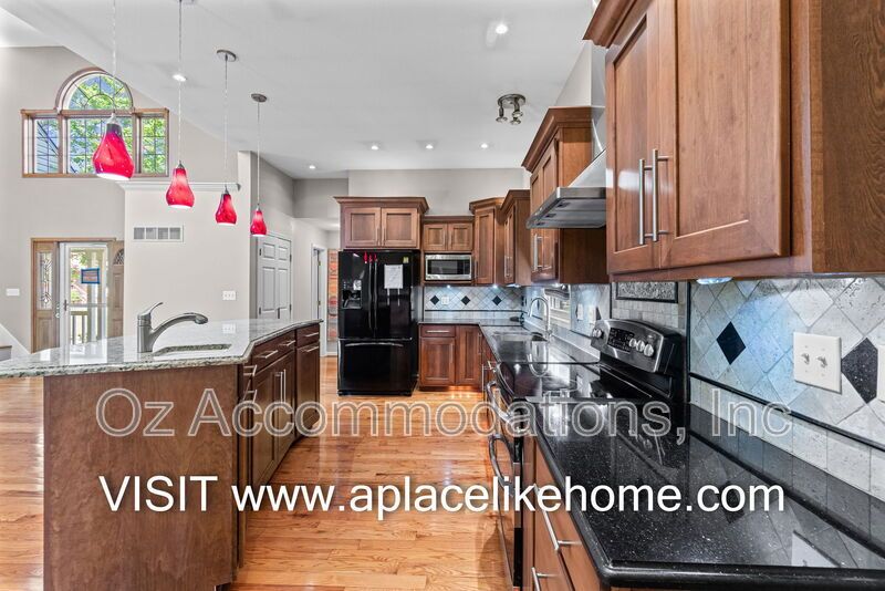 PRICE DROP! 1140 SW Huntington Dr Blue Springs, MO 64015 property image