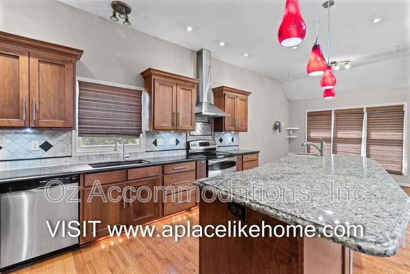 PRICE DROP! 1140 SW Huntington Dr Blue Springs, MO 64015 property image