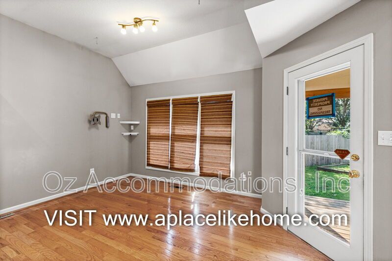 PRICE DROP! 1140 SW Huntington Dr Blue Springs, MO 64015 property image