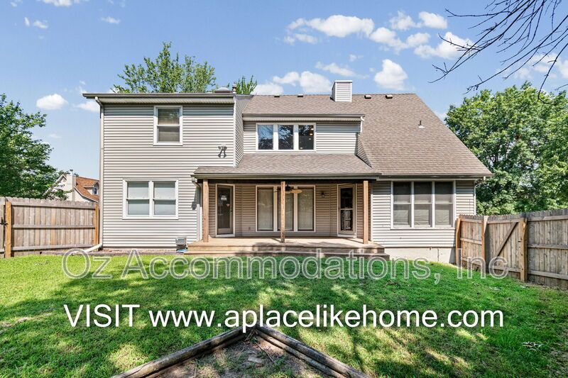 PRICE DROP! 1140 SW Huntington Dr Blue Springs, MO 64015 property image