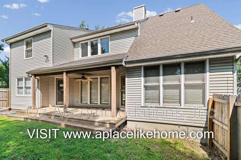 PRICE DROP! 1140 SW Huntington Dr Blue Springs, MO 64015 property image