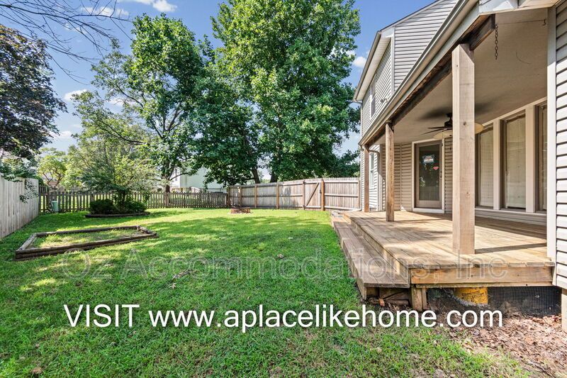 PRICE DROP! 1140 SW Huntington Dr Blue Springs, MO 64015 property image