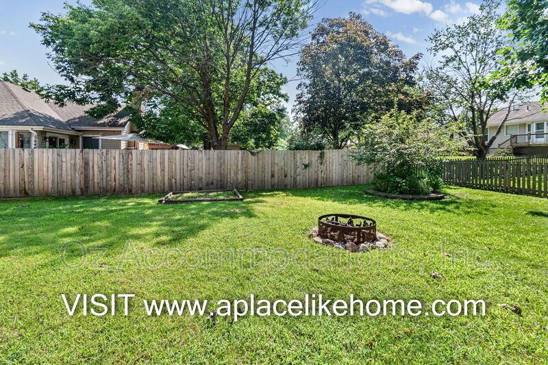 PRICE DROP! 1140 SW Huntington Dr Blue Springs, MO 64015 property image