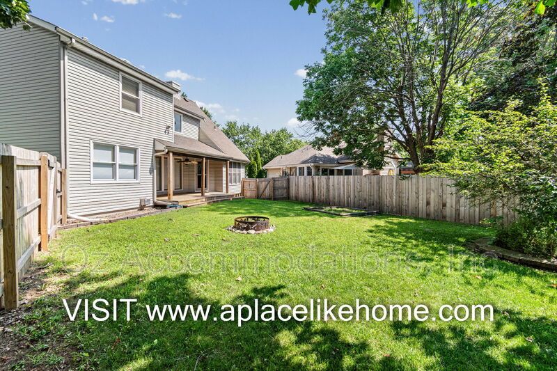 PRICE DROP! 1140 SW Huntington Dr Blue Springs, MO 64015 property image