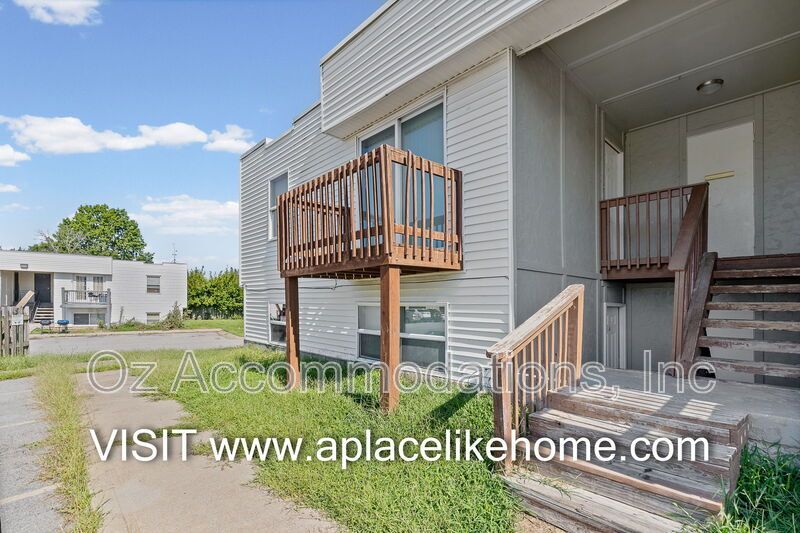 8201 Spring Valley Road 13C, Belton, MO 64012 RENT INCLUDES WATER AND HOT WATER property image