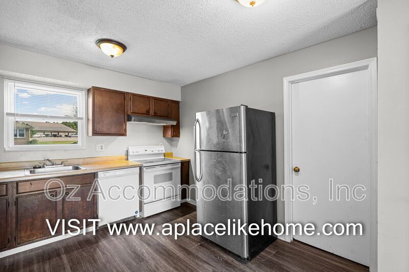 8201 Spring Valley Road 13C, Belton, MO 64012 RENT INCLUDES WATER AND HOT WATER property image
