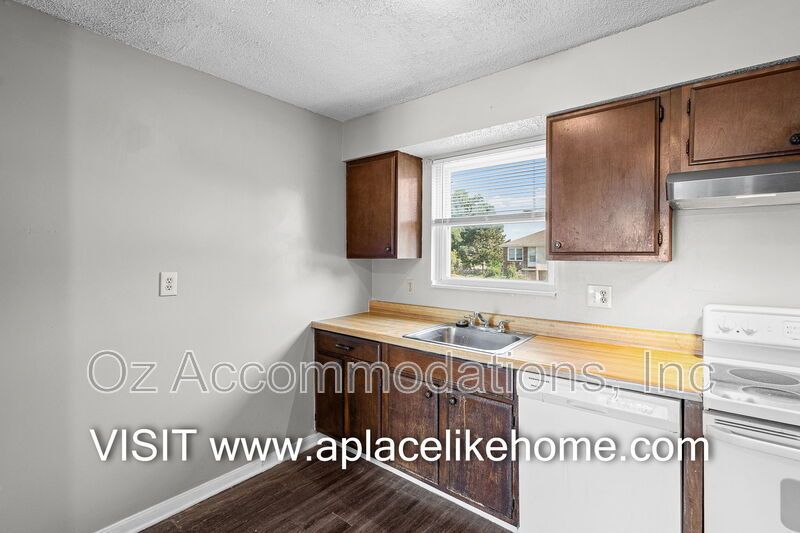 8201 Spring Valley Road 13C, Belton, MO 64012 RENT INCLUDES WATER AND HOT WATER property image