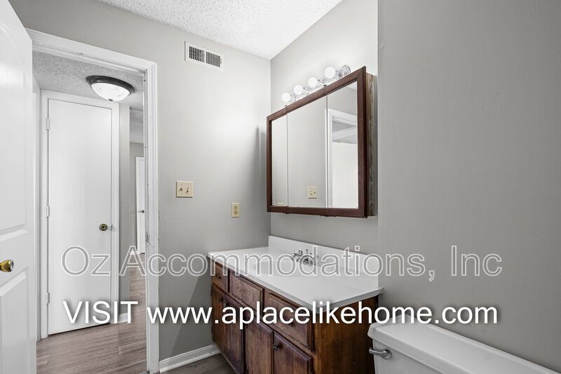 8201 Spring Valley Road 13C, Belton, MO 64012 RENT INCLUDES WATER AND HOT WATER property image