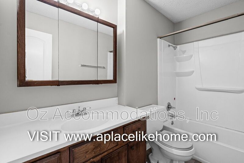 8201 Spring Valley Road 13C, Belton, MO 64012 RENT INCLUDES WATER AND HOT WATER property image