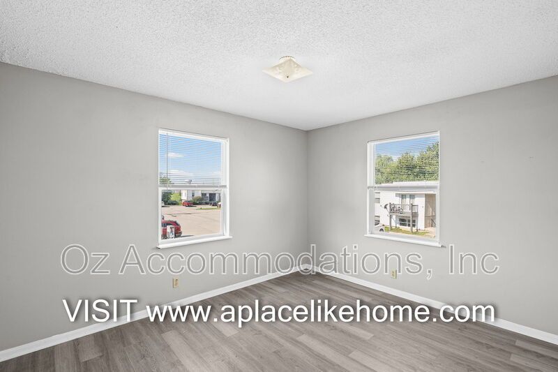 8201 Spring Valley Road 13C, Belton, MO 64012 RENT INCLUDES WATER AND HOT WATER property image