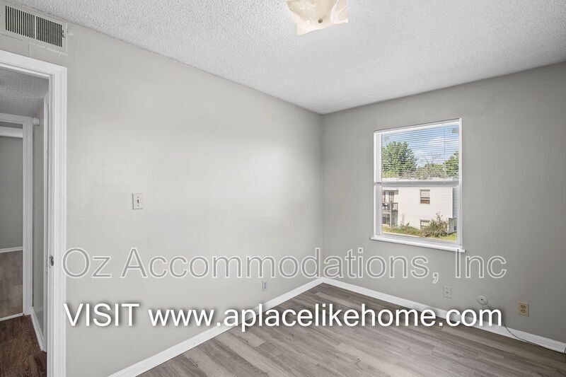 8201 Spring Valley Road 13C, Belton, MO 64012 RENT INCLUDES WATER AND HOT WATER property image