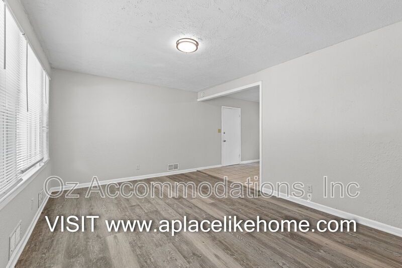 🚨PRICE DROP‼️ 9811 Marsh Ave Kansas City, MO 64134 property image