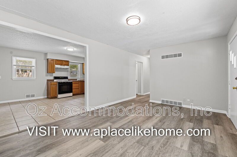 🚨PRICE DROP‼️ 9811 Marsh Ave Kansas City, MO 64134 property image